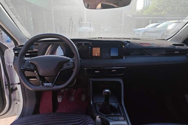 Roewe i5 2026, 5600 км, за 7290 USD - фото 10