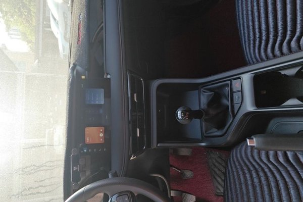 Roewe i5 2026, 5600 км, за 7290 USD - фото 6