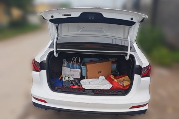 Roewe i5 2026, 5600 км, за 7290 USD - фото 14