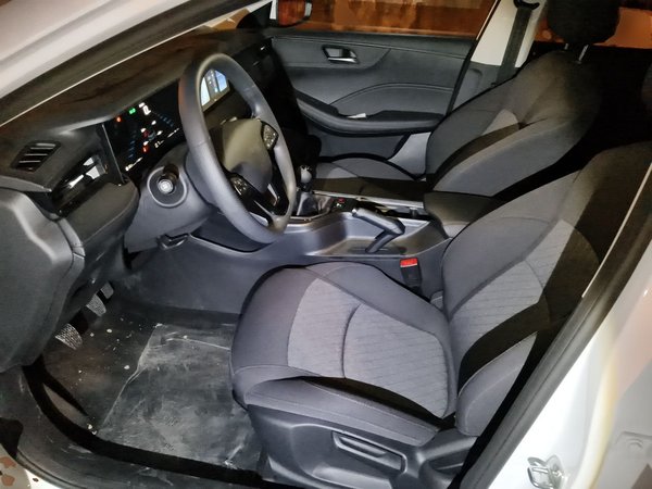 Roewe i5 2026, 600 км, за 6332 USD - фото 16