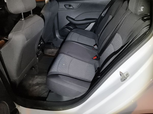 Roewe i5 2026, 600 км, за 6332 USD - фото 18
