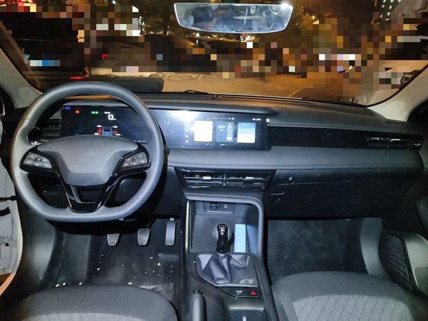 Roewe i5 2026, 600 км, за 6332 USD - фото 10