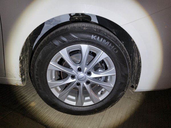Roewe i5 2026, 600 км, за 6332 USD - фото 8
