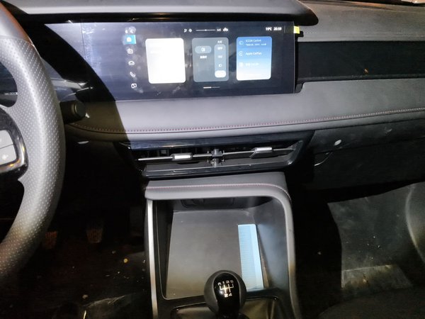 Roewe i5 2026, 600 км, за 6332 USD - фото 14