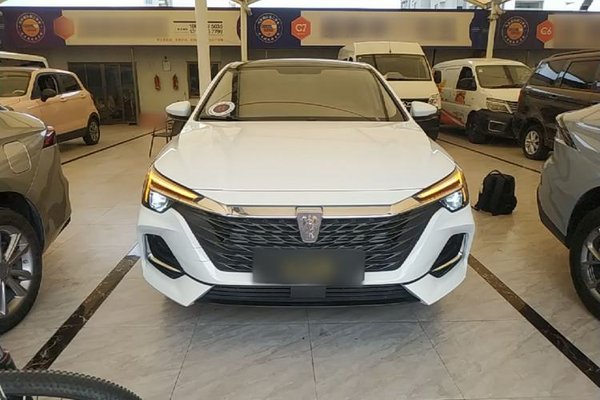 Roewe i6 MAX New Energy 2023, 2600 км, за 11931 USD