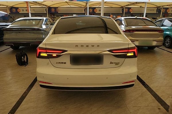 Roewe i6 MAX New Energy 2023, 2600 км, за 11931 USD