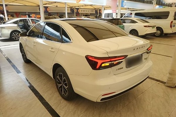 Roewe i6 MAX New Energy 2023, 2600 км, за 11931 USD