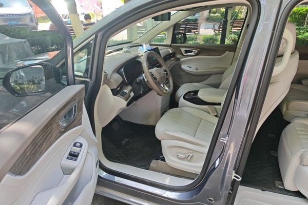 Roewe iMAX8 2023, 14200 км, за 15700 USD - фото 19