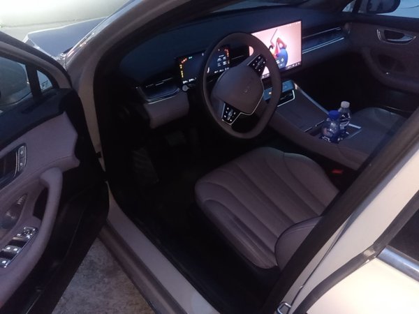 Roewe M7 DMH 2025, 3600 км, за 14022 USD - фото 19