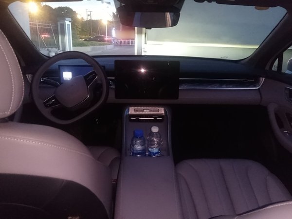 Roewe M7 DMH 2025, 3600 км, за 14022 USD - фото 13