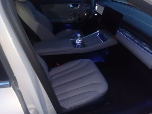 Roewe M7 DMH 2025, 3600 км, за 14022 USD - фото 23