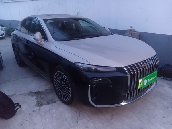 Roewe M7 DMH 2025, 3600 км, за 14022 USD