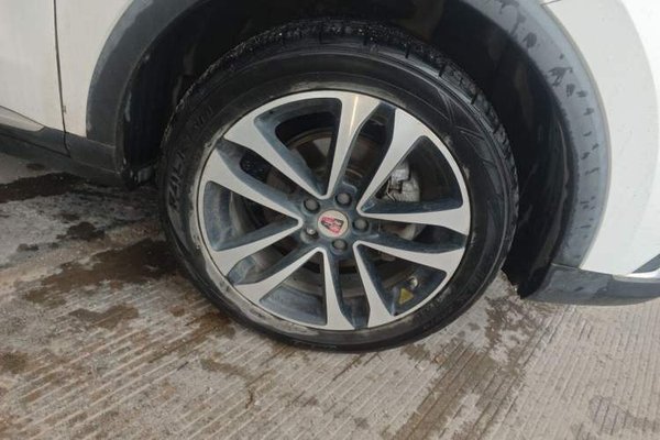 Roewe RX3 2018, 44200 км, за 5638 USD