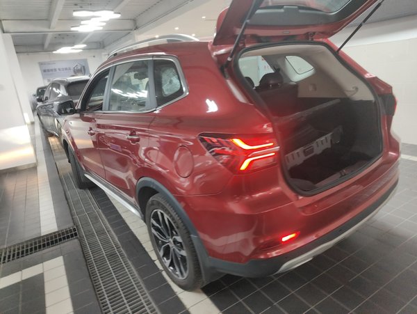 Roewe RX5 2016, 106000 км, за 4914 USD