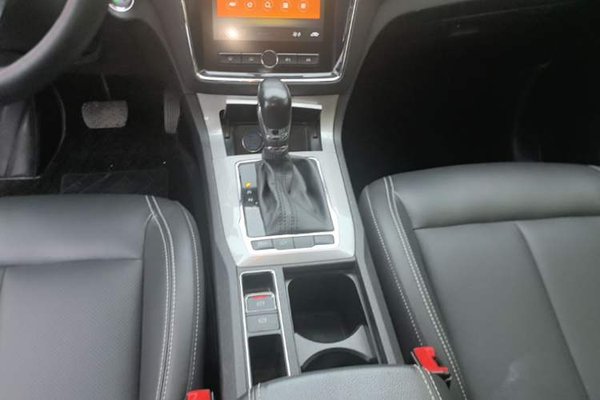 Roewe RX5 2019, 59200 км, за 7602 USD - фото 18