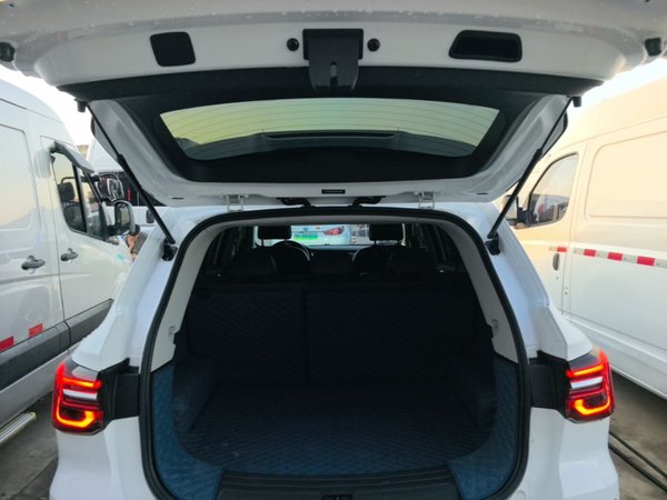Roewe RX5 2023, 9300 км, за 11946 USD - фото 22