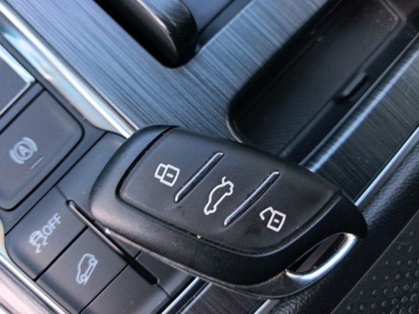 Roewe RX5 2023, 9300 км, за 11946 USD - фото 12