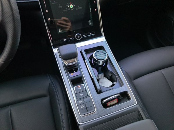 Roewe RX5 2023, 9300 км, за 11946 USD - фото 17