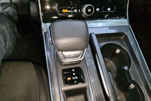 Roewe RX5 2025, 13100 км, за 8456 USD - фото 14
