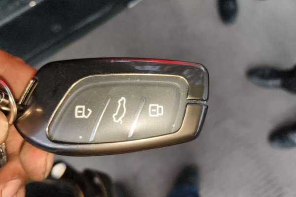 Roewe RX5 2025, 13100 км, за 8456 USD - фото 20