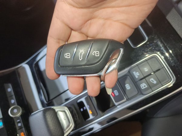 Roewe RX5 eMAX 2020, 34500 км, за 9362 USD - фото 12
