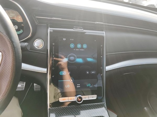 Roewe RX5 MAX 2021, 27900 км, за 9775 USD - фото 16