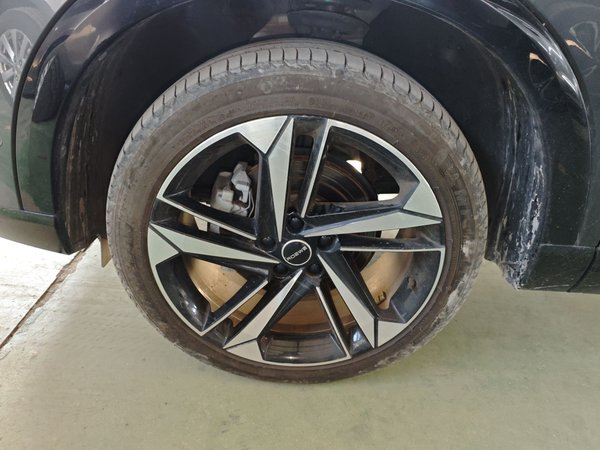 Roewe RX5 Max 2022, 14600 км, за 10532 USD