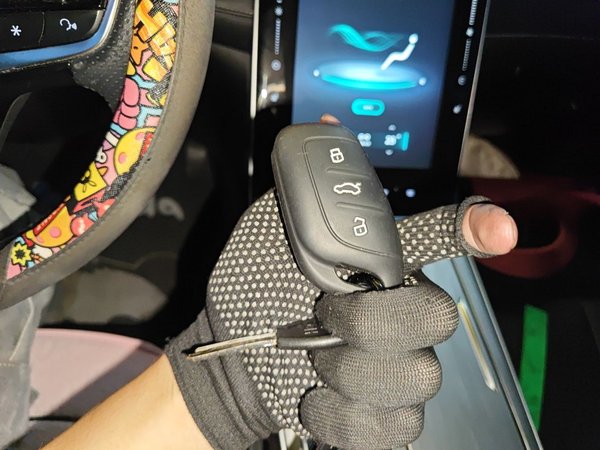 Roewe RX5 New Energy 2020, 32500 км, за 8037 USD - фото 9