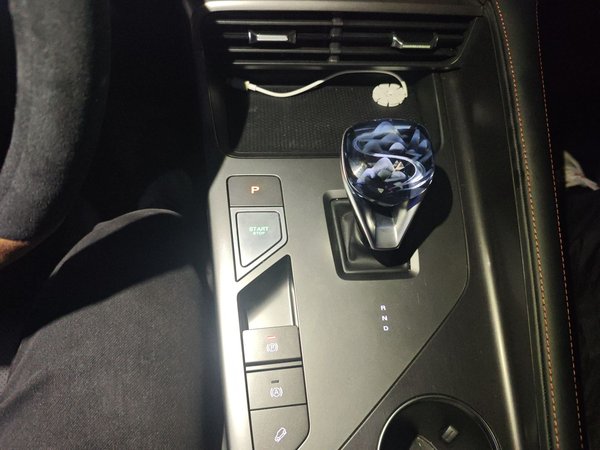 Roewe RX5 New Energy 2023, 6400 км, за 12736 USD - фото 16