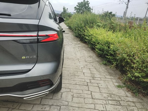 Roewe RX5 New Energy 2023, 37400 км, за 10280 USD - фото 7