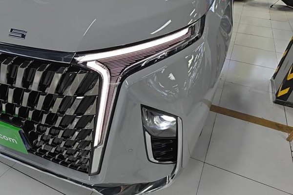 SAIC MAXUS G90 2022, 37100 км, за 21403 USD