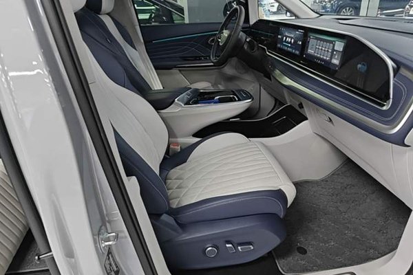 SAIC MAXUS G90 2022, 37100 км, за 21403 USD - фото 14