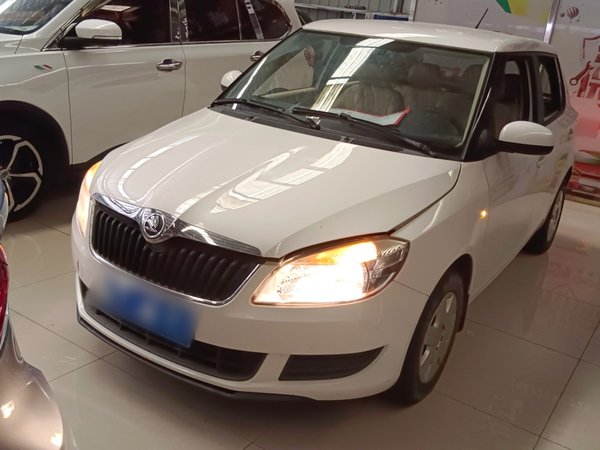 Skoda Fabia 2014 1.4L Manual Crystal Edition