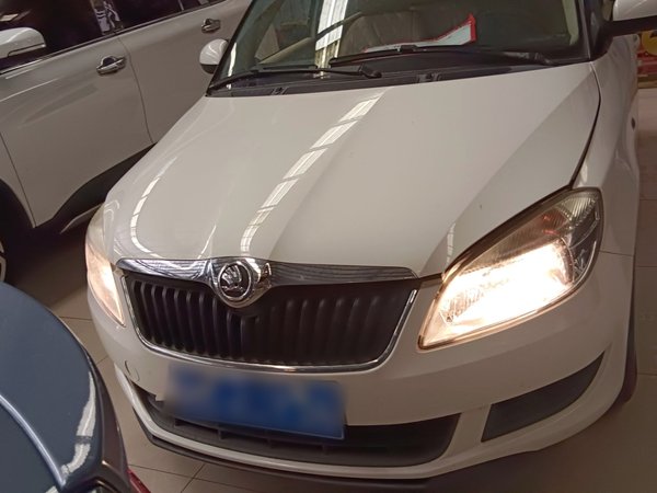 Skoda Fabia 2014 1.4L Manual Crystal Edition, 2014 года