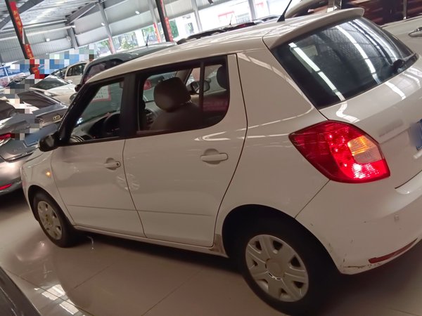 Skoda Fabia 2014, 100800 км, за 3538 USD