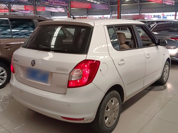 Skoda Fabia 2014, 100800 км, за 3538 USD - фото 7