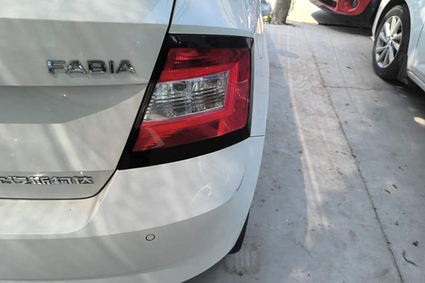 Skoda Fabia 2017, 58600 км, за 6381 USD - фото 7