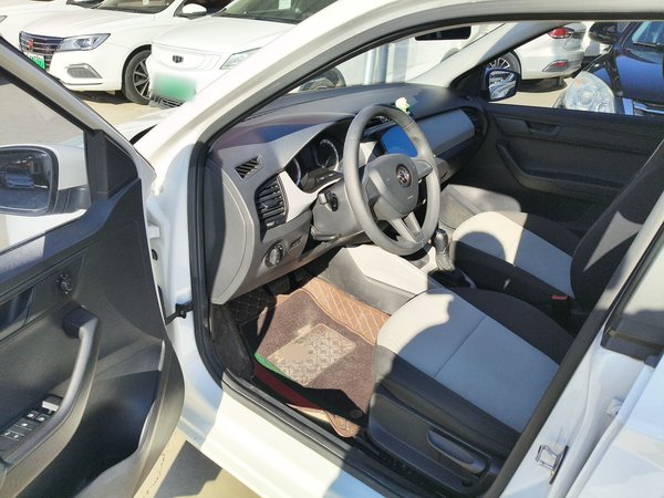 Skoda Fabia 2017, 94300 км, за 6576 USD - фото 21