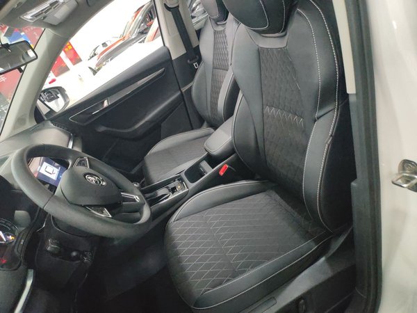 Skoda Karoq 2021, 62500 км, за 11606 USD - фото 18