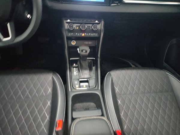 Skoda Karoq 2021, 62500 км, за 11606 USD - фото 17