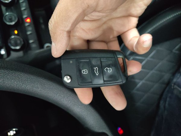 Skoda Karoq 2021, 62500 км, за 11606 USD - фото 12