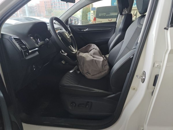 Skoda Karoq 2021, 64600 км, за 11220 USD - фото 18