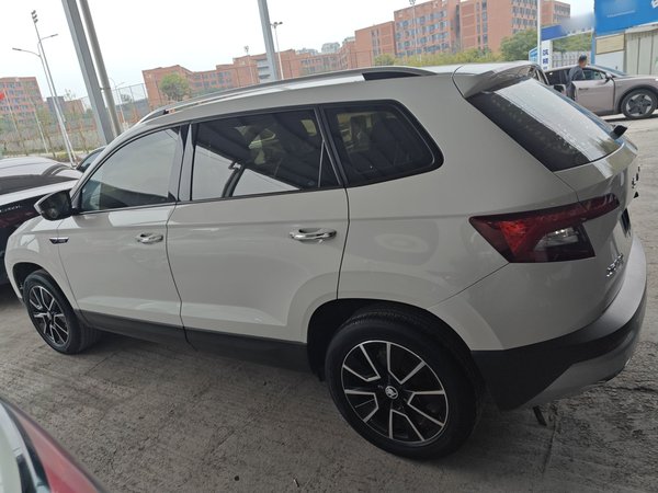 Skoda Karoq 2021, 64600 км, за 11220 USD