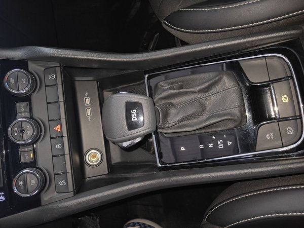 Skoda Karoq 2021, 64600 км, за 11220 USD - фото 17