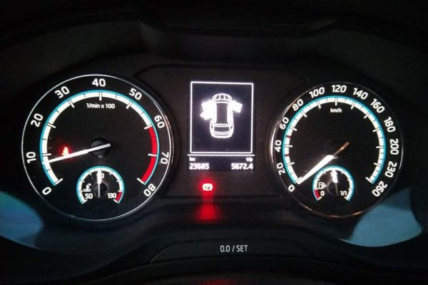 Skoda Karoq 2022, 23600 км, за 15859 USD - фото 12