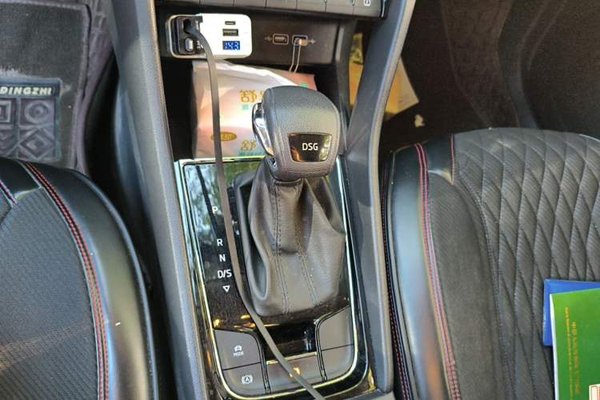 Skoda Karoq 2022, 88100 км, за 14392 USD - фото 11