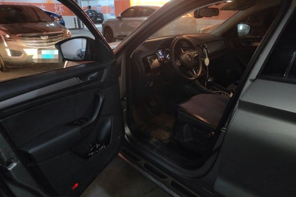 Skoda Kodiaq 2017, 121600 км, за 8143 USD - фото 19