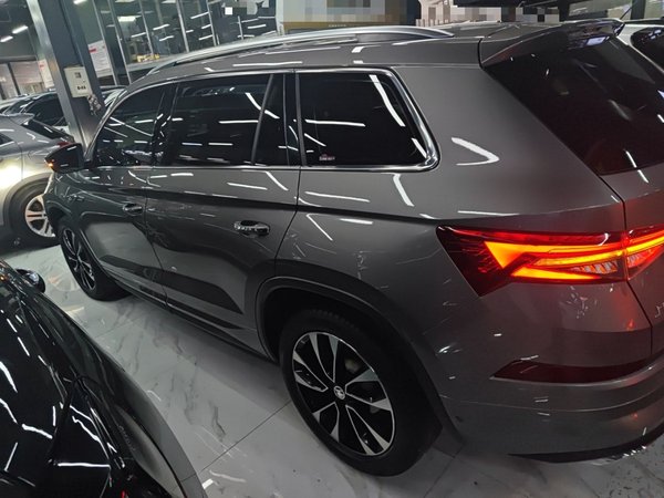 Skoda Kodiaq 2023, 44300 км, за 16536 USD