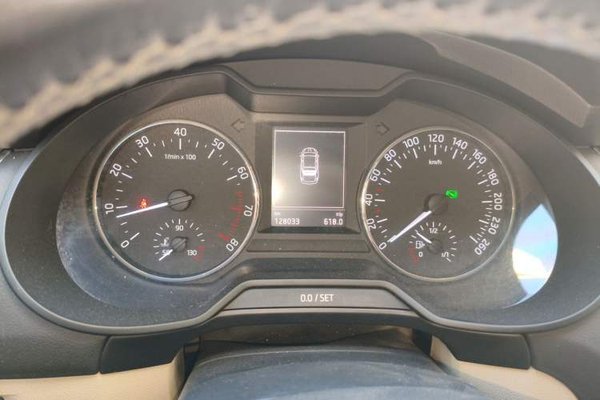 Skoda Octavia 2015, 128000 км, за 3857 USD - фото 11