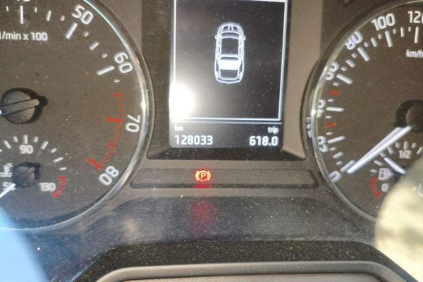 Skoda Octavia 2015, 128000 км, за 3857 USD - фото 12